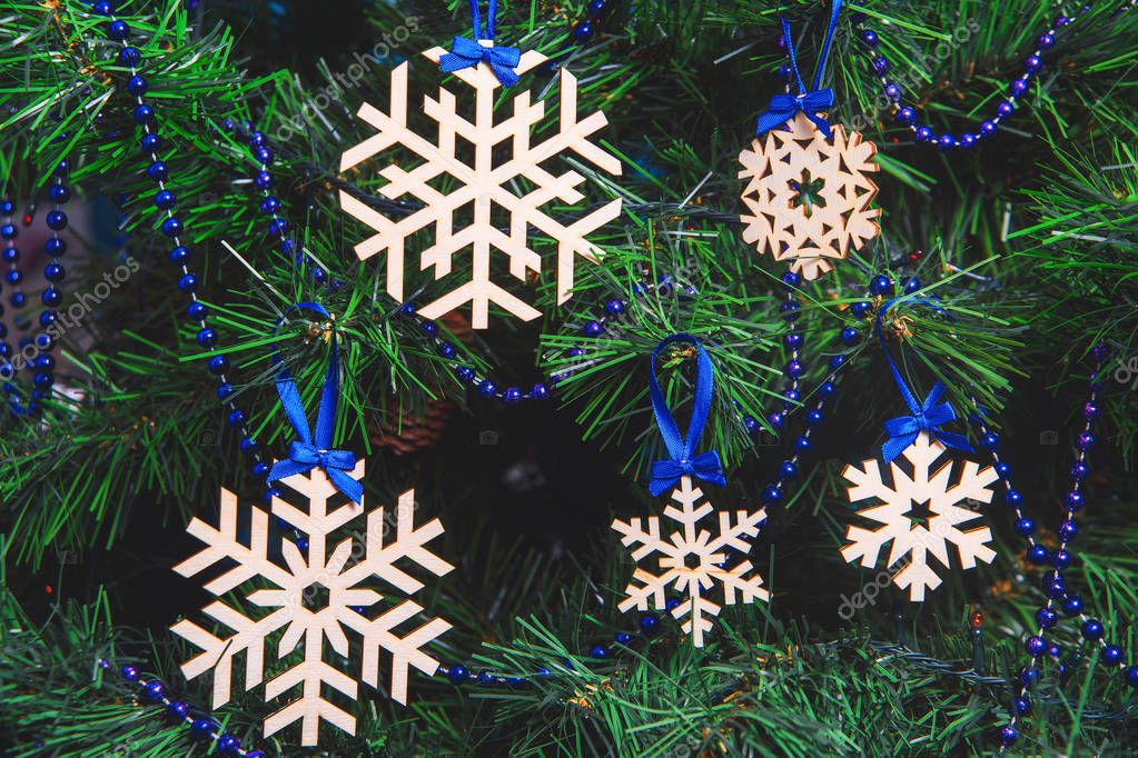 Ozdoby wycinane laserowo z drewna i pleksi